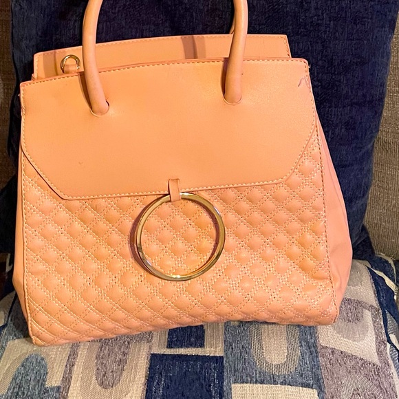 A mid size shoulder purse brand new - Picture 1 of 1